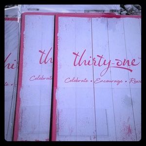 Thirty-one table cloth and lap boards